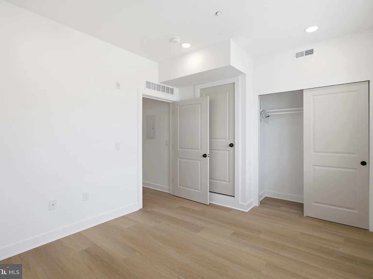 2 bed, 1.0 bath, $1,400 — Photo 3