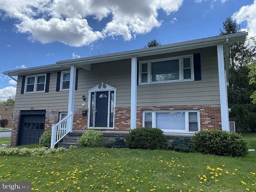 4 bed, 2156 sqft, $1,300 — Photo 1