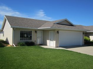 152 Ridgeview Dr, Pipestone, MN 56164