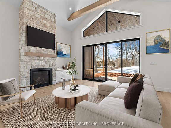 3rd image of 371 Maple Ridge Dr