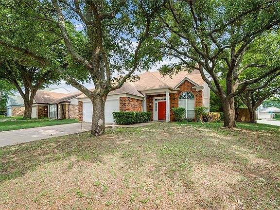 3rd image of 2600 Creekwood Ln