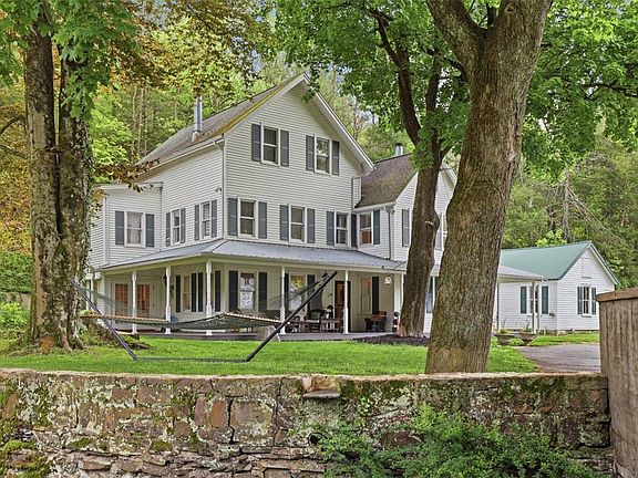 2nd image of 3585 Fairyland Rd