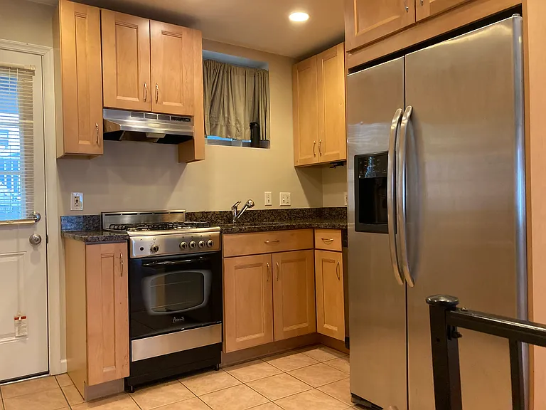 1605 Olive St — Photo 6