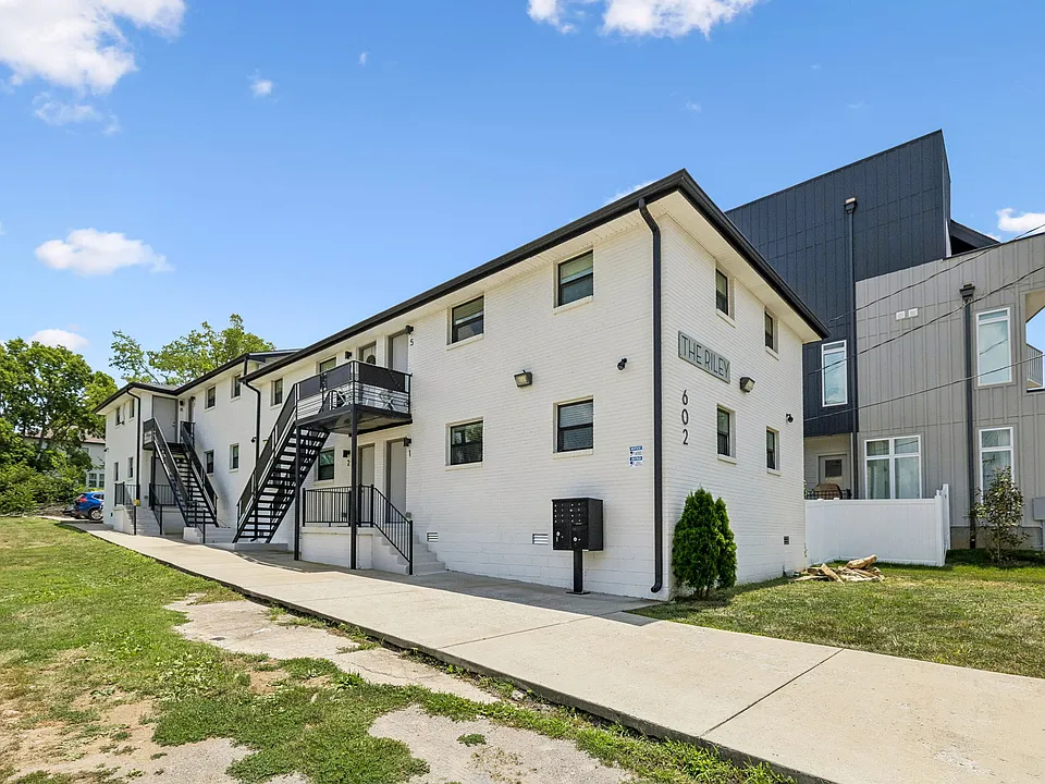 This condo is located in trendy Nations neighborhood! Near coffee shops, restaurants and a brewery. Free parking on the pad behind the condo.