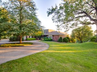 98 Hawthorne Dr, Alton, IL 62002