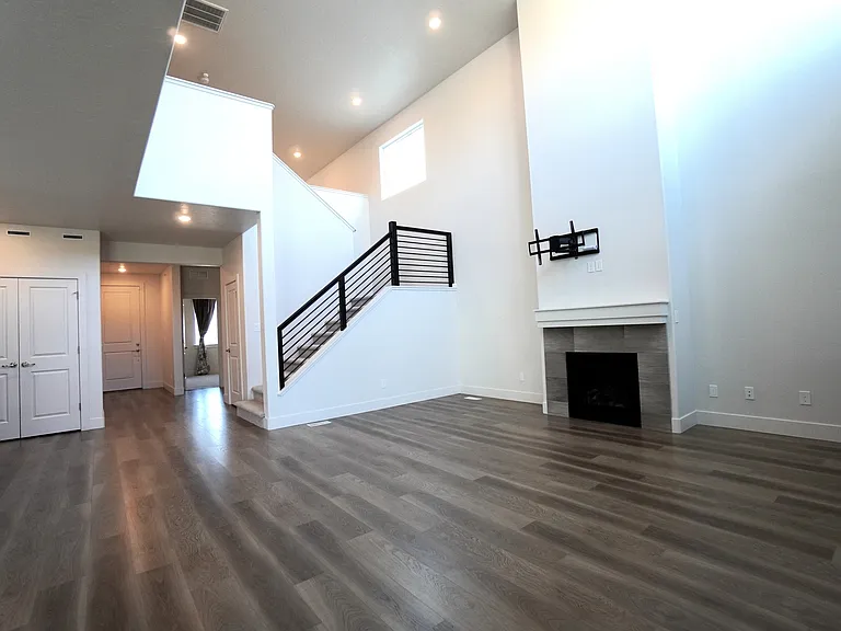 245 E Caldera St — Photo 26