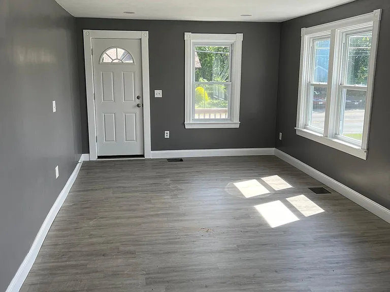 528 Reed Rd #F — Photo 10