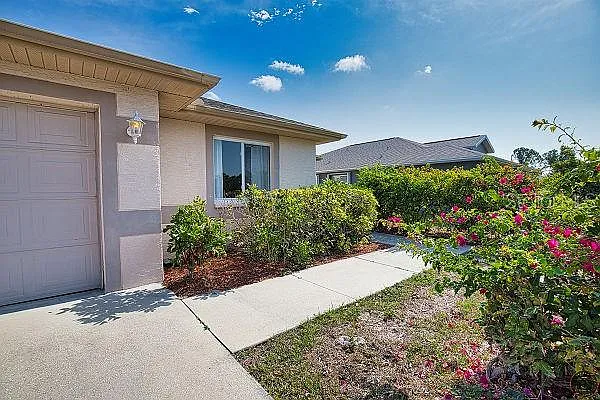 2 bed, 2.0 bath, 1350 sqft, $4,400 — Photo 2