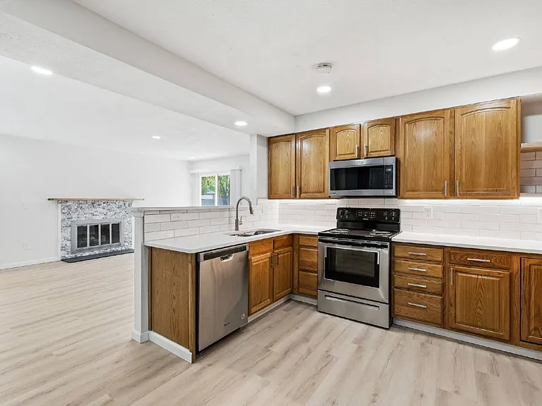 11731 Sherman St — Photo 2