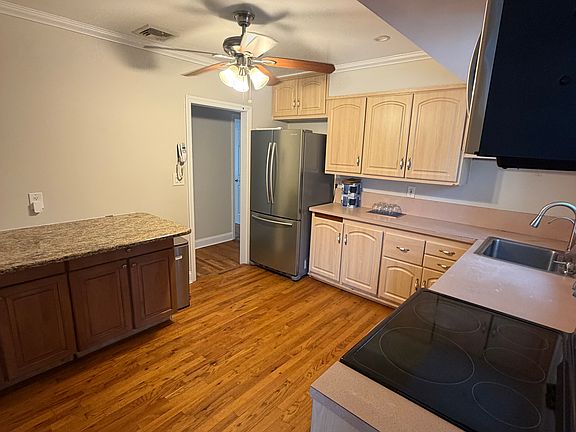 5th image of 958 Laurel Pl