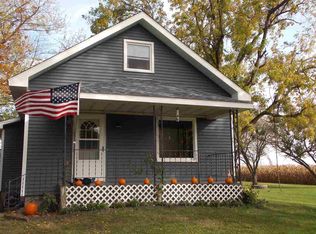 2041 16th St NW, Clinton, IA 52732