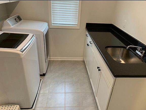 4th image of 402 Lauryn Waverly Way