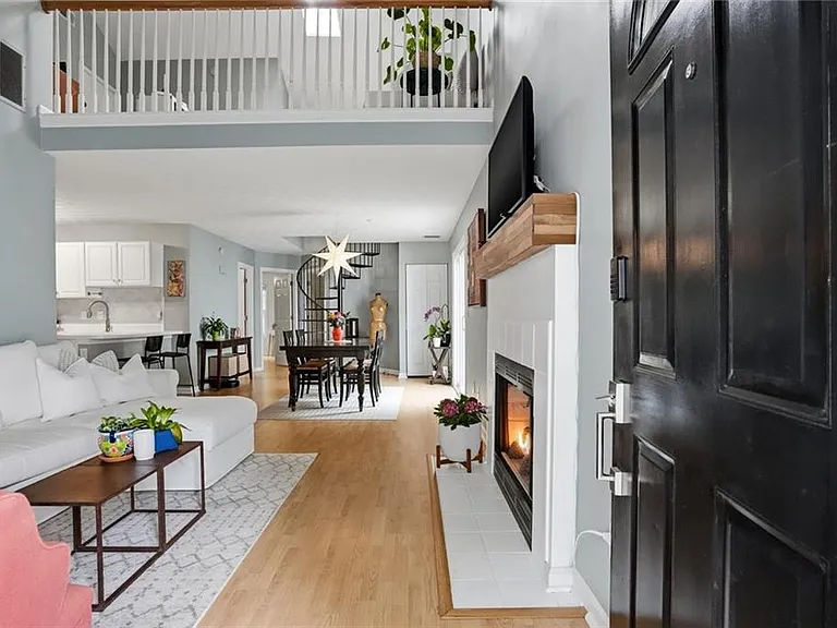 430 Feyston Ct — Photo 4