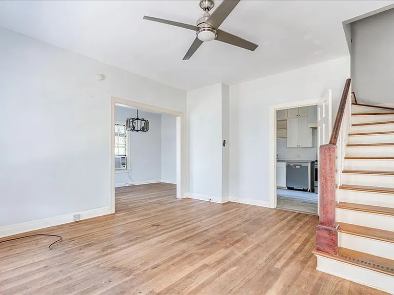1916 Robbins Pl — Photo 3