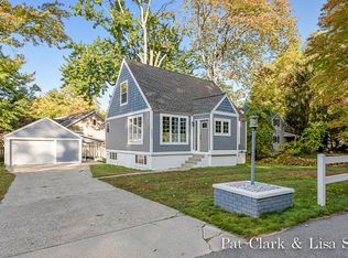 19037 148th Ave, Spring Lake, MI 49456