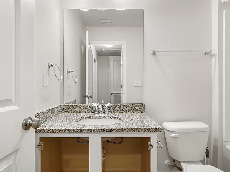 1881 Pointe Dr — Photo 26
