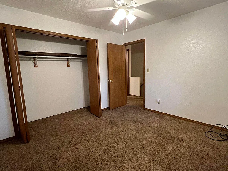1036 Village Ln — Photo 11