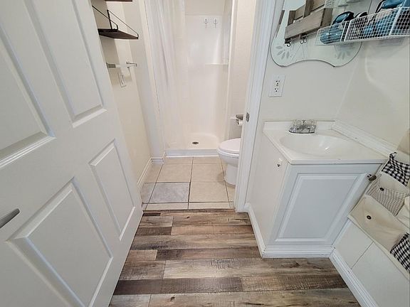 5th image of 264 S Alexandria Ave Unit 3