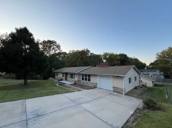 4 Mandalay Dr, Ballwin, MO 63021