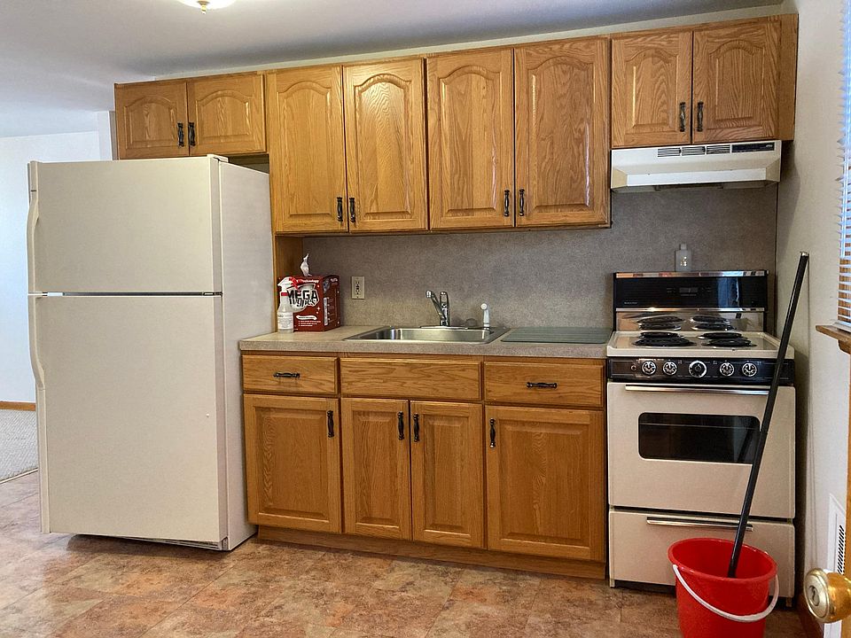1st image of 704 Lowell Ave Floor 2