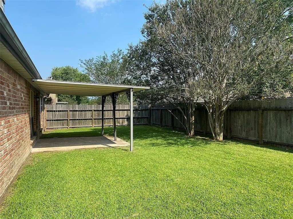 3 bed, 2.0 bath, 1768 sqft, $2,000 — Photo 3
