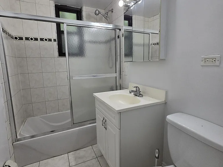 7326 N Ridge Ave #1W — Photo 4