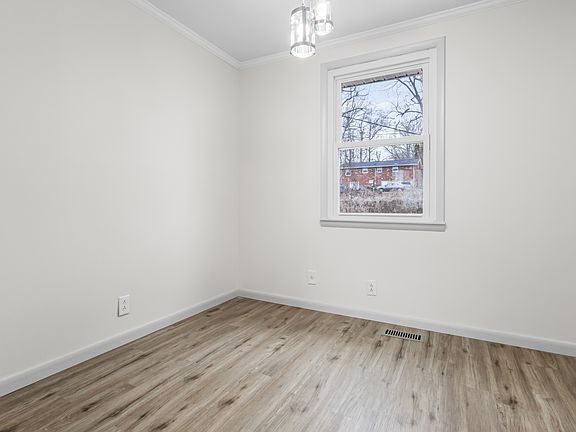 3rd image of 5032 Collinwood Dr