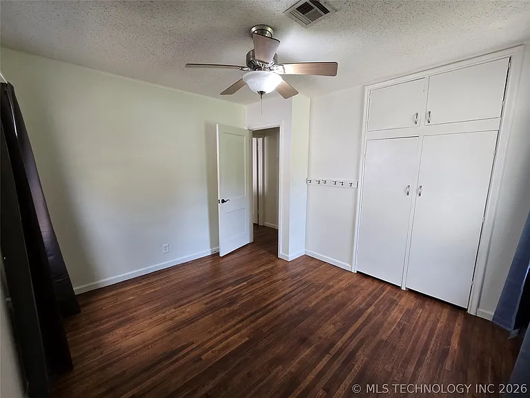 237 E 45th Pl — Photo 11