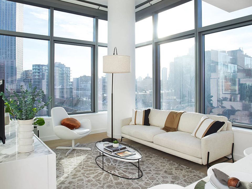 1st image of 3 Court Sq APT 506