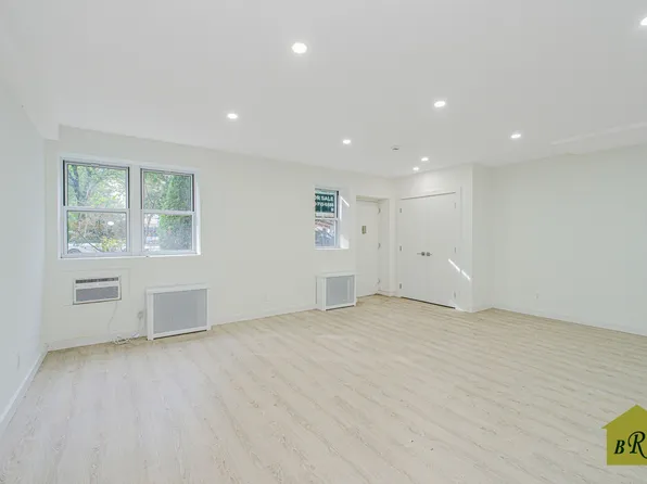 2815 Ocean Parkway image 13 of 32