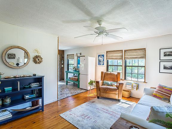 3rd image of 40 Lakeview Dr