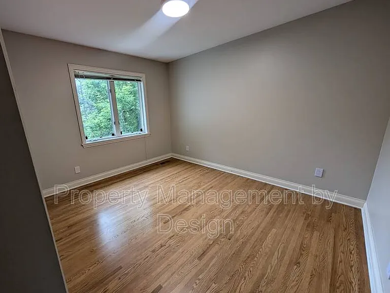 921 Vineland Ct — Photo 22
