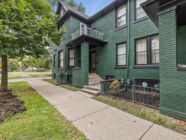 2231 Campbell St — Photo 3