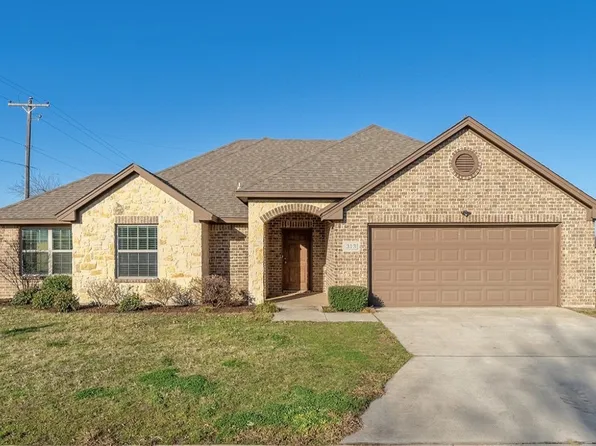313 N Laramie Cir, Pilot Point, TX 76258