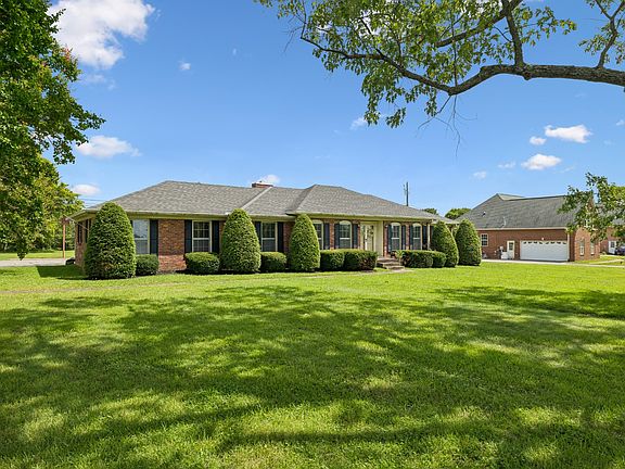 3rd image of 1865 Hickory Ridge Rd