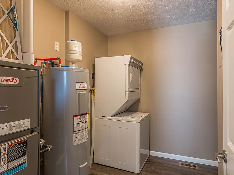406 W Barker Pl — Photo 8