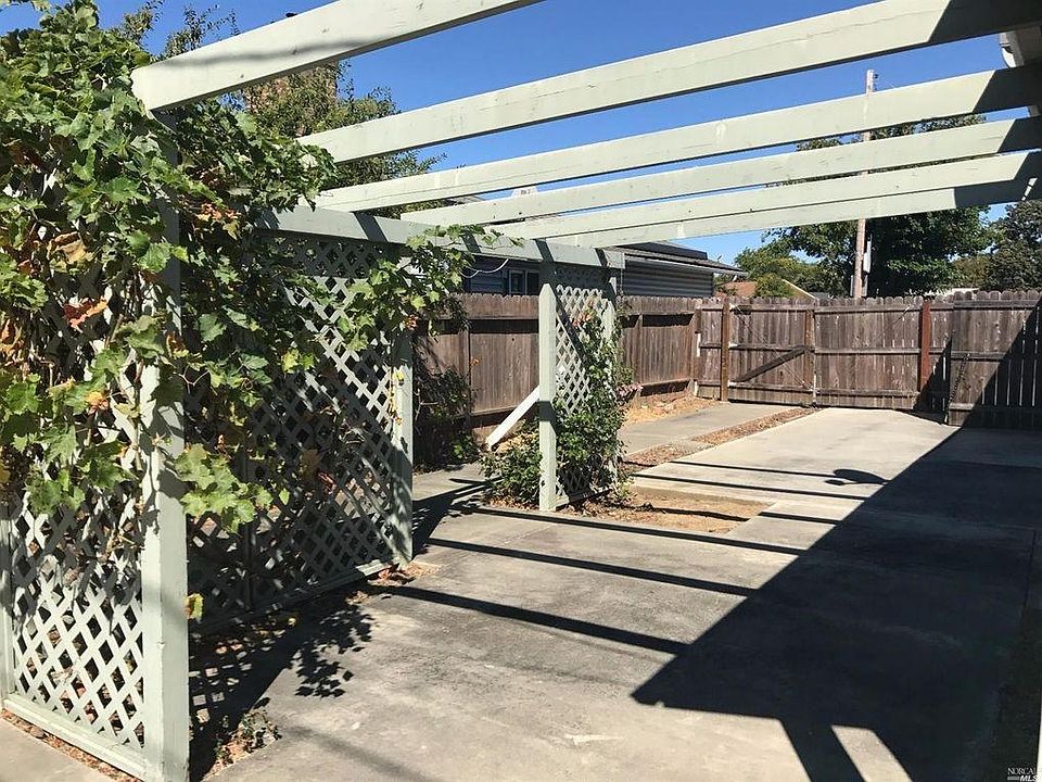 wraparound back yard ( RV parking)