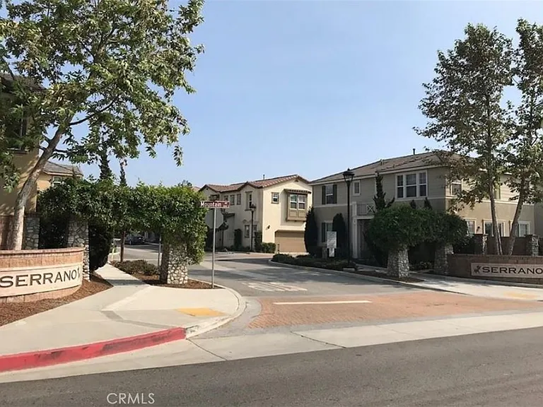 780 Huron Dr — Photo 5