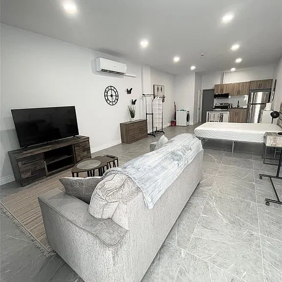 806 Ottawa St — Photo 3