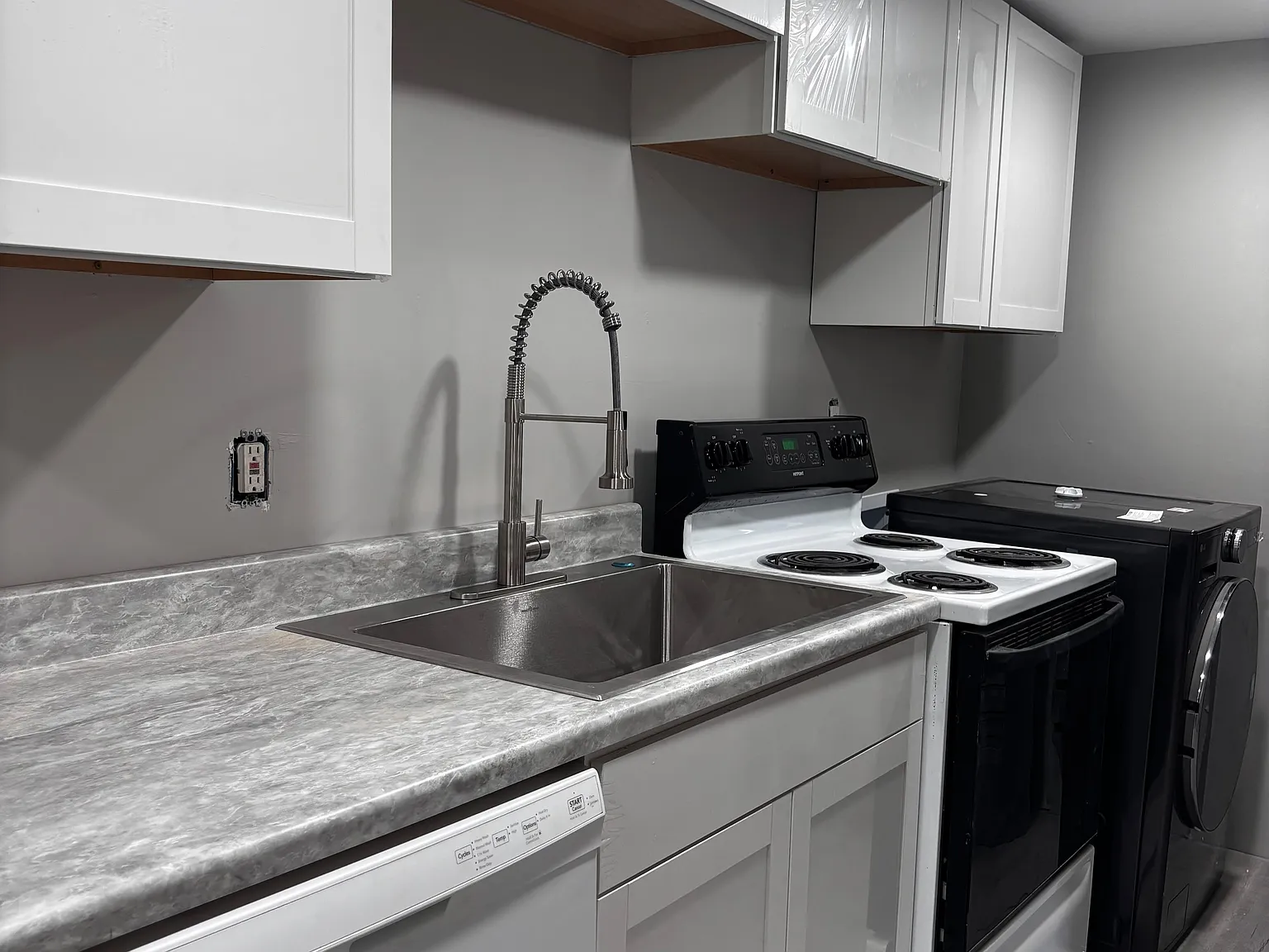 3 bed, 1.0 bath, $1,900 — Photo 1