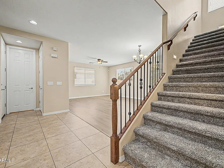 2531 E Eleana Ln — Photo 9