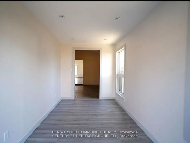 236 Simcoe Ave — Photo 41