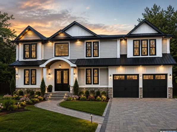 302 Montana St, Paramus, NJ 07652