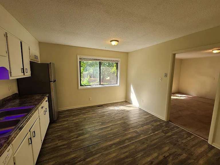 612 Platinum St — Photo 37