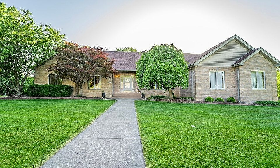 1st image of 8750 W Oakwood Dr