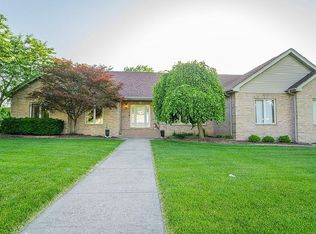 8750 W Oakwood Dr, Saint John, IN 46373
