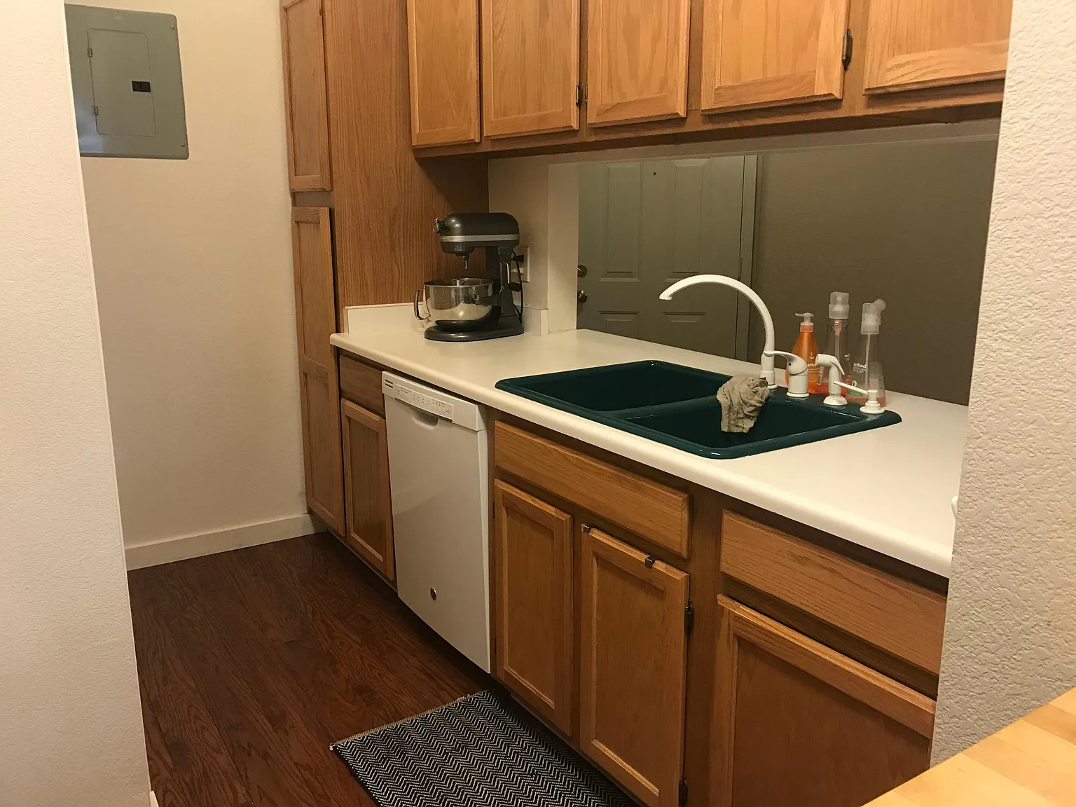2 bed, 964 sqft, $1,990 — Photo 4