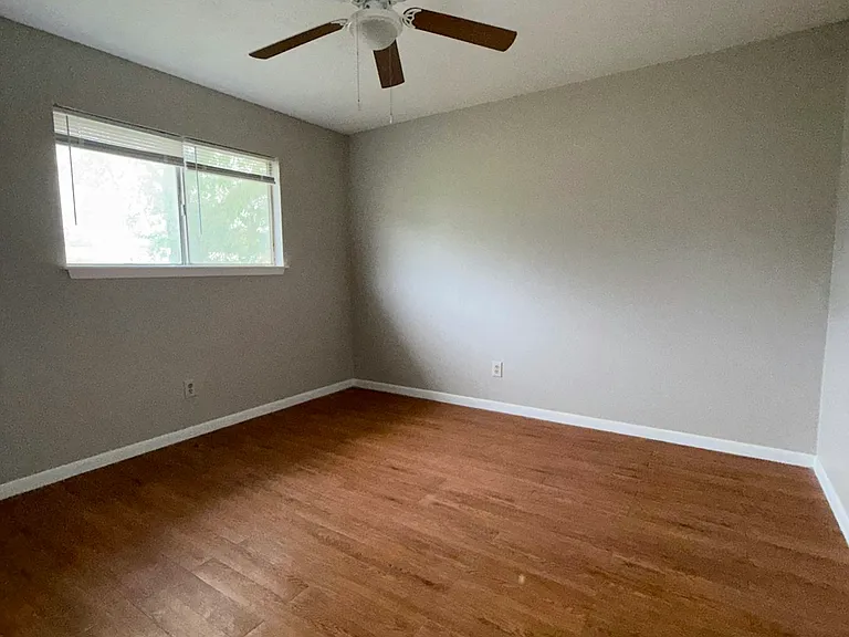 1690 Hofheinz St #B2 — Photo 3