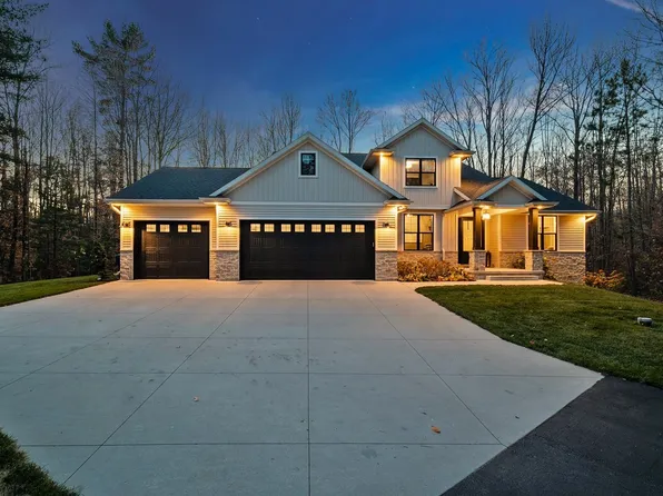 755 Maple Leaf Trl, Sobieski, WI 54171