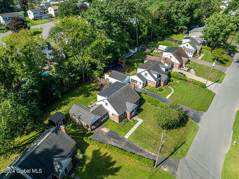 5th image of 119 Vaughn Drive
